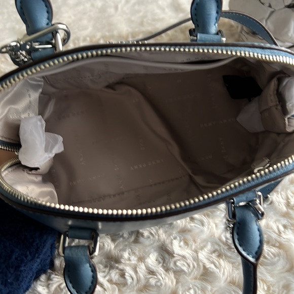 Brand new authentic DKNY shoulder bag - Picture 4 of 4